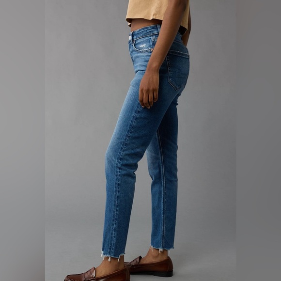 NEW American Eagle Strigid Mom Jean Distressed Stretch Dark Wash Size 8L - Picture 3 of 11
